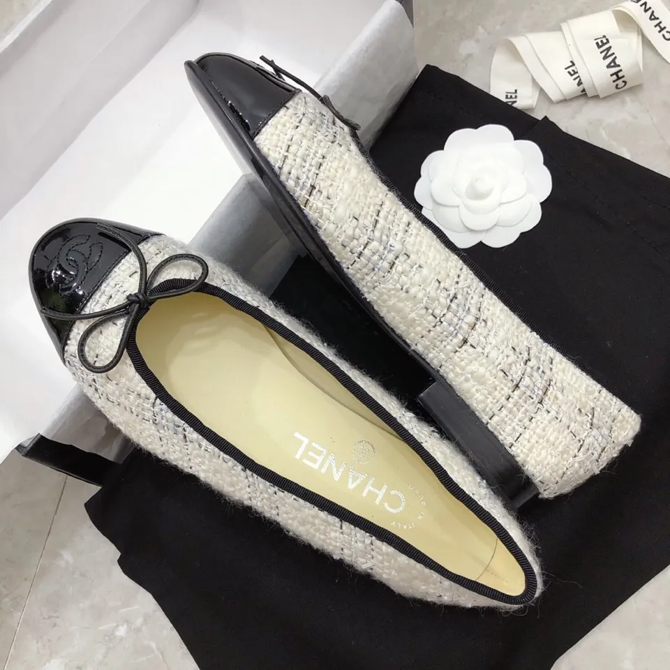 👟👟Ex-factory price 440👟👟 Chanel has been upgrading Chanel shoes ~ 2021ss top version HK overseas purchasing original cut at 1:1 Chanel Chanel Eternal Classic Bow Round Toe Ballet Shoes There are not many good quality, truly no pressure to enter and exit the counter. Regardless of the last type, leather material selection, and manufacturing process, they are all genuine craftsmanship and very sophisticated. ◾️Fabric: Mixed sheepskin imported from Italy ◾️Lining: Imported sheepskin (sweat-absorbent and soft) ◾️Sole: Italian special A-grade genuine leather sole (not ordinary thin sole in the market) ◾️Size: 35-39 [34 40 41 42 43 customization is not returnable]